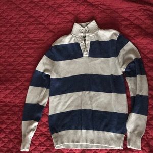 Buttoned collar sweater